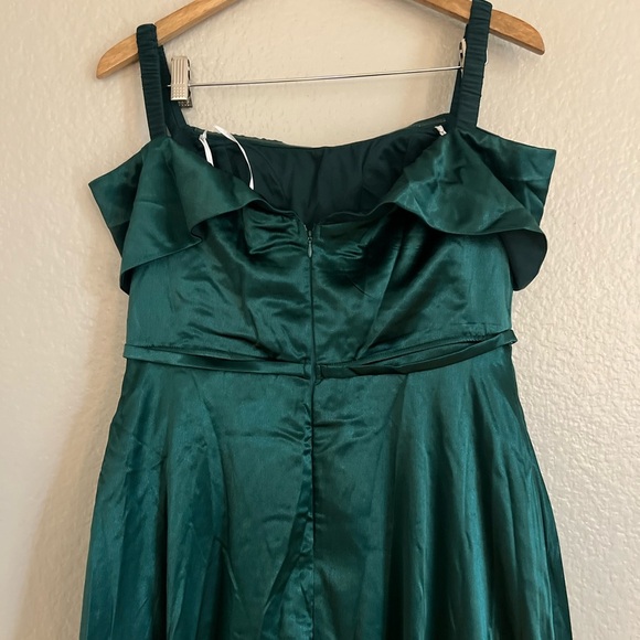 NWOT Lulus Greatest Hits Forest Green Satin Off-the-Shoulder Maxi Dress - Picture 5 of 7
